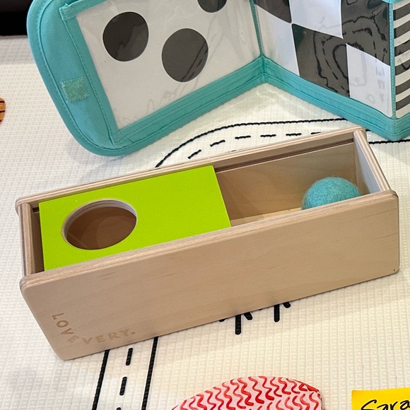 Lovevery Sliding Top Box with Original Felt Ball Thinker Play Kit 11-12 Months - Picture 6 of 6